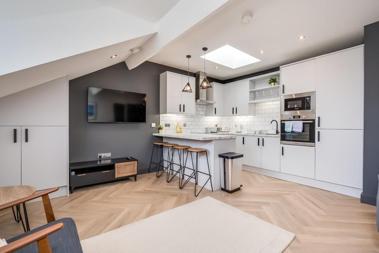 Central Belfast Apartments: University Street Room photo