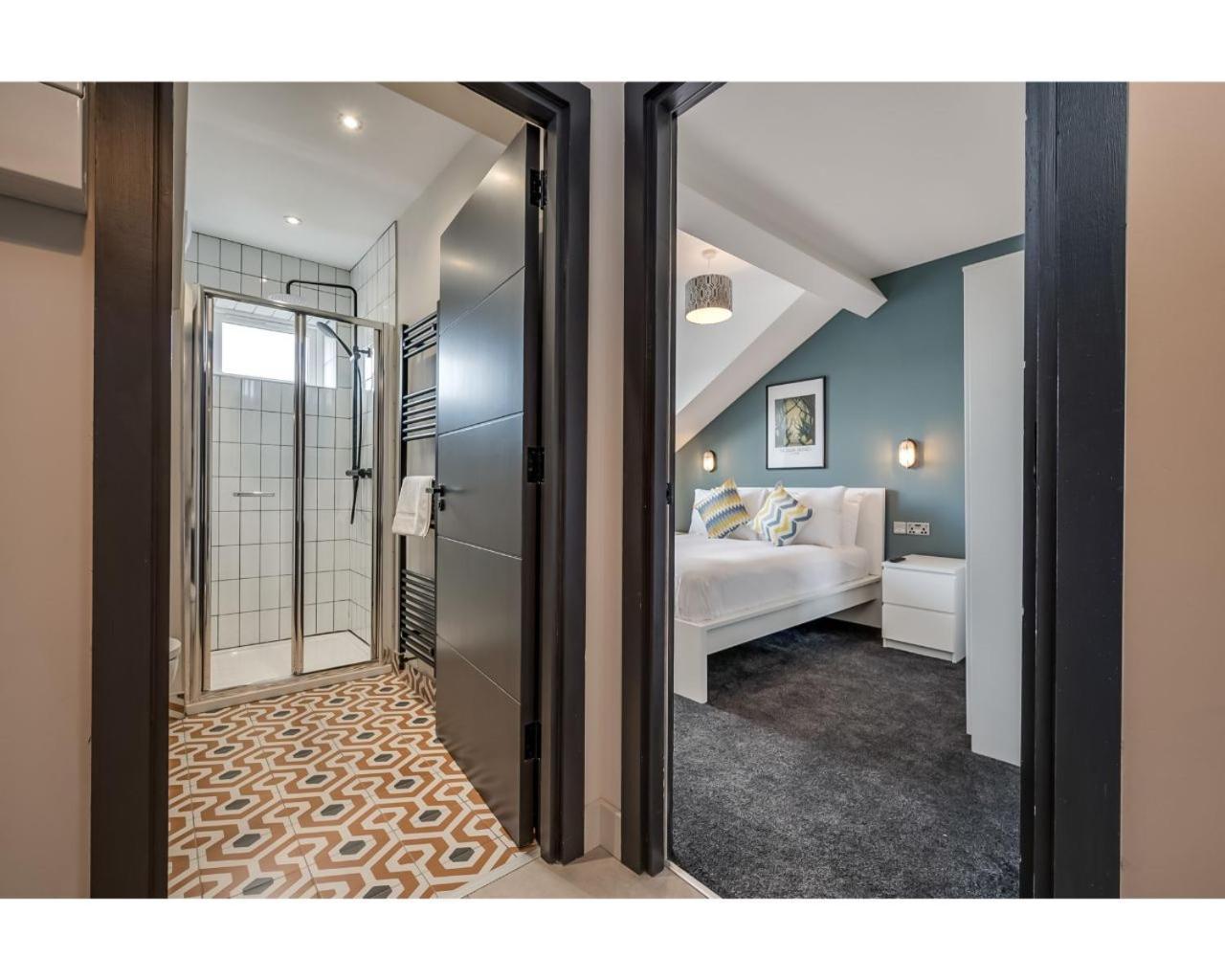 Central Belfast Apartments: University Street Room photo